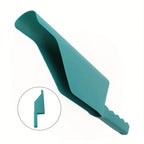 Dimension diagram of green gutter scoop showing 43 cm length and 9.5 cm wide scoop head on white background